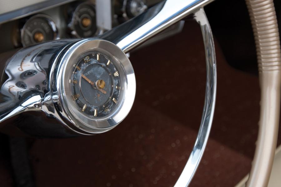 Детали интерьера Desoto Adventurer Convertible (S-26A) 1957 года  (фото 15 из 60)
